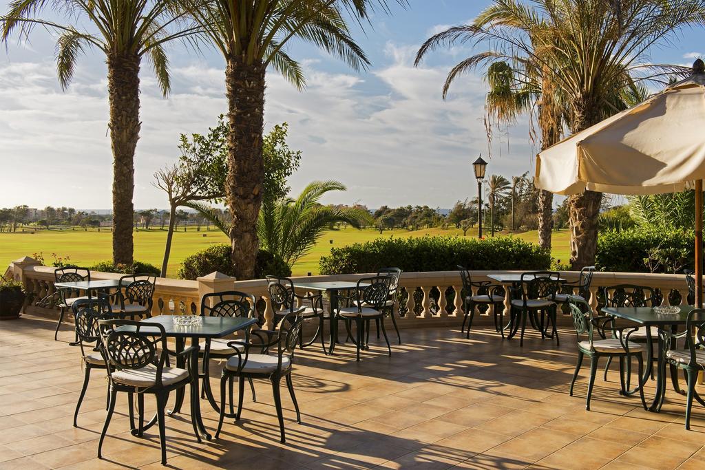 https://golftravelpeople.com/wp-content/uploads/2020/11/Elba-Palace-Golf-Vital-Hotel-Fuerteventura-Adults-Only-Bars-Restaurants-11.jpg