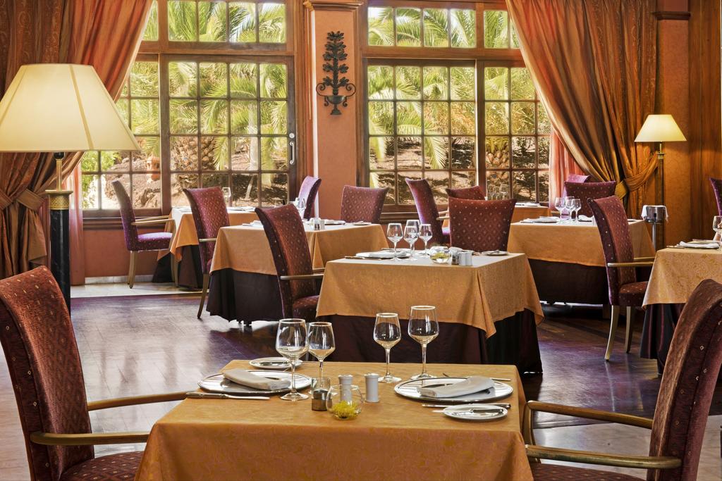 https://golftravelpeople.com/wp-content/uploads/2020/11/Elba-Palace-Golf-Vital-Hotel-Fuerteventura-Adults-Only-Bars-Restaurants-9.jpg