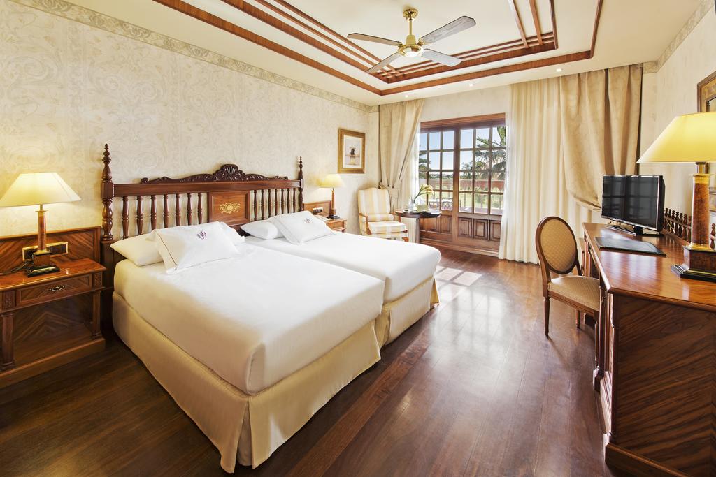 https://golftravelpeople.com/wp-content/uploads/2020/11/Elba-Palace-Golf-Vital-Hotel-Fuerteventura-Adults-Only-Bedrooms-5.jpg