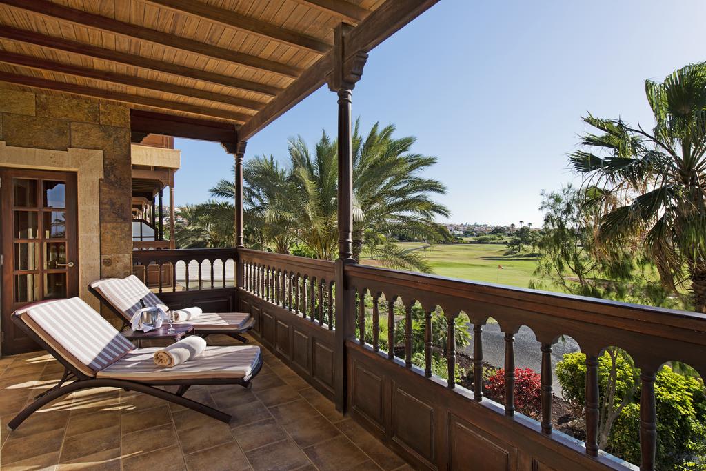 https://golftravelpeople.com/wp-content/uploads/2020/11/Elba-Palace-Golf-Vital-Hotel-Fuerteventura-Adults-Only-Bedrooms-7.jpg