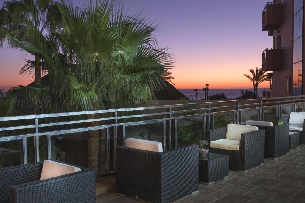 https://golftravelpeople.com/wp-content/uploads/2020/11/Elba-Sara-Beach-Golf-Resort-Fuerteventura-Restaurants-and-Bars-6.jpg