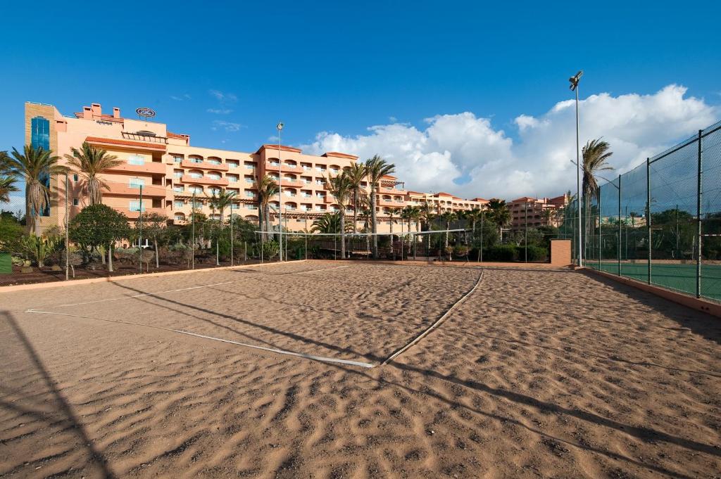 https://golftravelpeople.com/wp-content/uploads/2020/11/Elba-Sara-Beach-Golf-Resort-Fuerteventura-Swimming-Pools-and-Leisure-Facilities-10.jpg