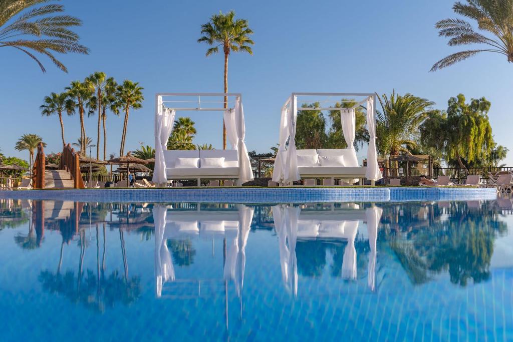https://golftravelpeople.com/wp-content/uploads/2020/11/Elba-Sara-Beach-Golf-Resort-Fuerteventura-Swimming-Pools-and-Leisure-Facilities-2.jpg