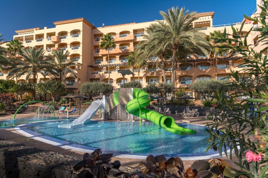 https://golftravelpeople.com/wp-content/uploads/2020/11/Elba-Sara-Beach-Golf-Resort-Fuerteventura-Swimming-Pools-and-Leisure-Facilities-9.jpg