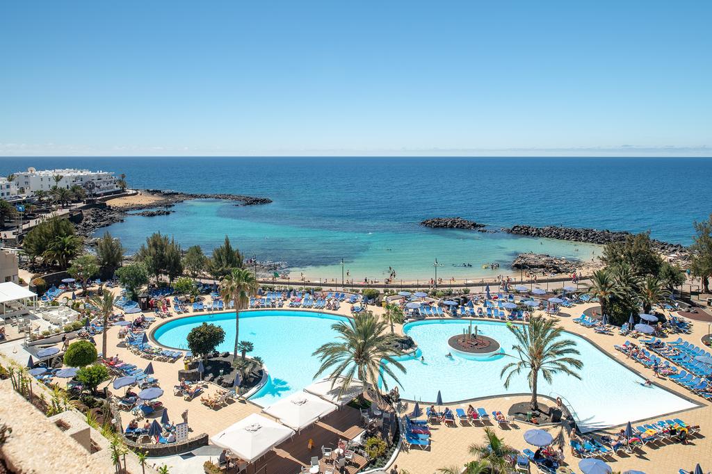 https://golftravelpeople.com/wp-content/uploads/2020/11/Grand-Teguise-Playa-Hotel-Lanzarote-1.jpg