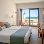 https://golftravelpeople.com/wp-content/uploads/2020/11/Grand-Teguise-Playa-Hotel-Lanzarote-Bedrooms-4-150x150.jpg