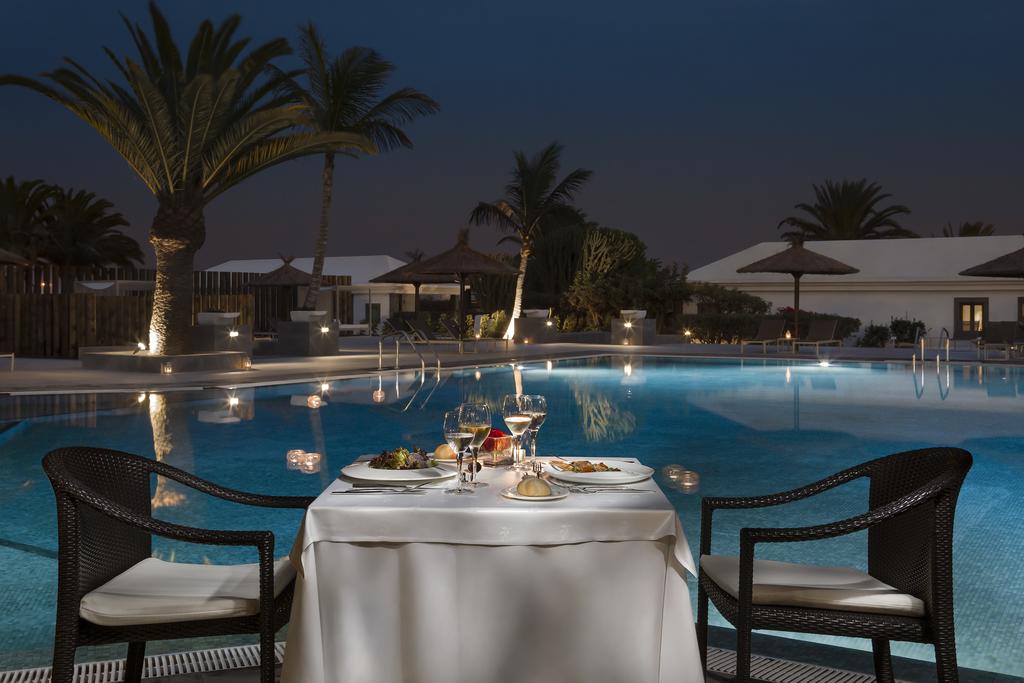 https://golftravelpeople.com/wp-content/uploads/2020/11/Melia-Salinas-Hotel-Lanzarote-Bars-Restaurants-3.jpg