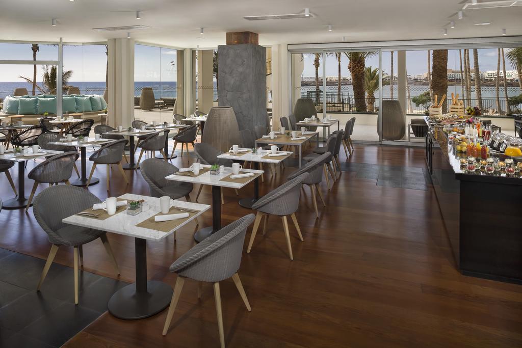 https://golftravelpeople.com/wp-content/uploads/2020/11/Melia-Salinas-Hotel-Lanzarote-Bars-Restaurants-4.jpg