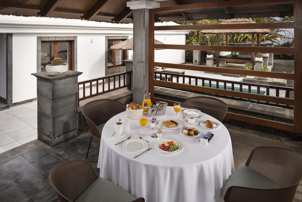 https://golftravelpeople.com/wp-content/uploads/2020/11/Melia-Salinas-Hotel-Lanzarote-Bedrooms-6.jpg