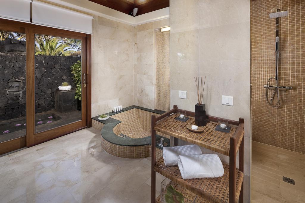 https://golftravelpeople.com/wp-content/uploads/2020/11/Melia-Salinas-Hotel-Lanzarote-Bedrooms-7.jpg