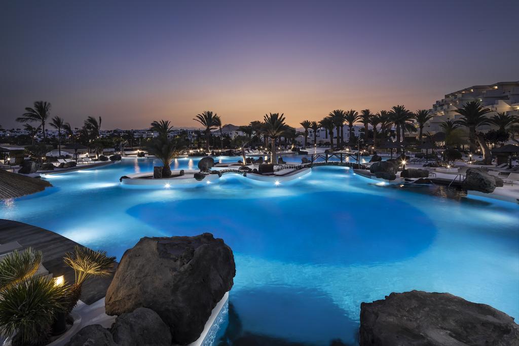 https://golftravelpeople.com/wp-content/uploads/2020/11/Melia-Salinas-Hotel-Lanzarote-Swimming-Pools-1.jpg