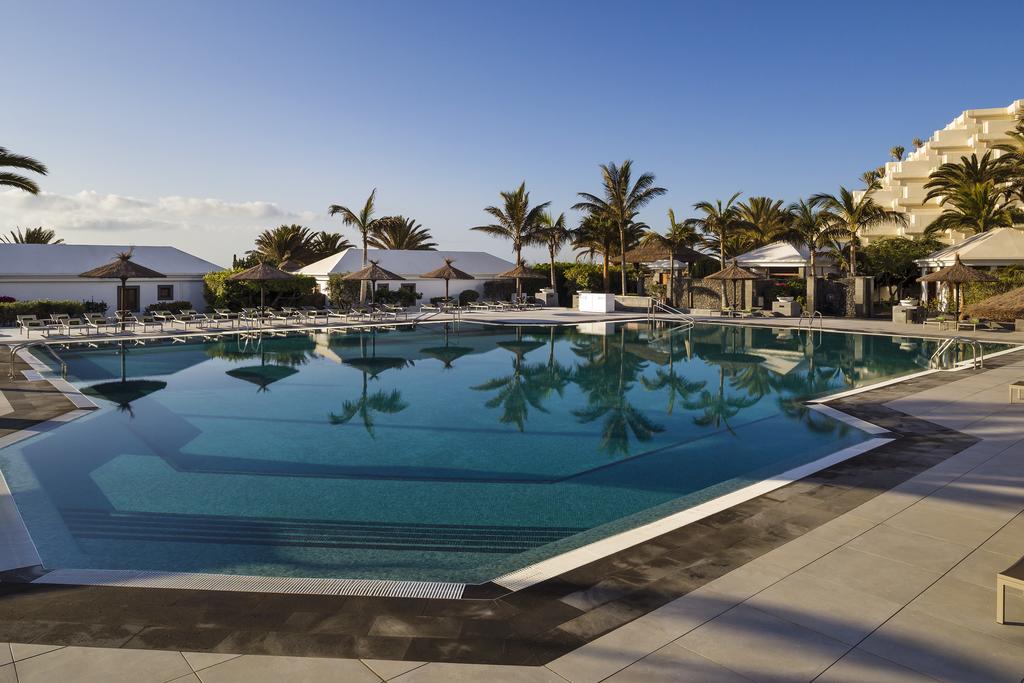 https://golftravelpeople.com/wp-content/uploads/2020/11/Melia-Salinas-Hotel-Lanzarote-Swimming-Pools-3.jpg