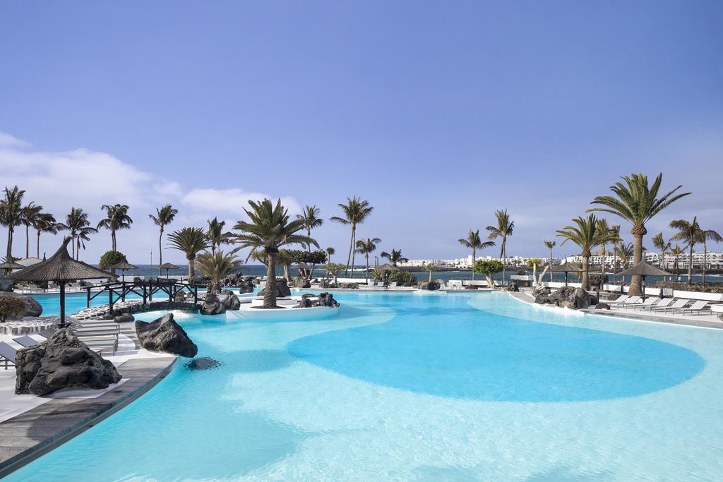 https://golftravelpeople.com/wp-content/uploads/2020/11/Melia-Salinas-Hotel-Lanzarote-Swimming-Pools-7.jpg