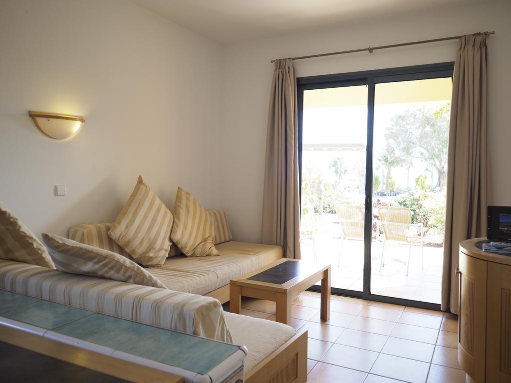 https://golftravelpeople.com/wp-content/uploads/2020/11/Playitas-Resort-Aparthotel-Fuerteventura-Apartment-Bedrooms-6-1.jpg
