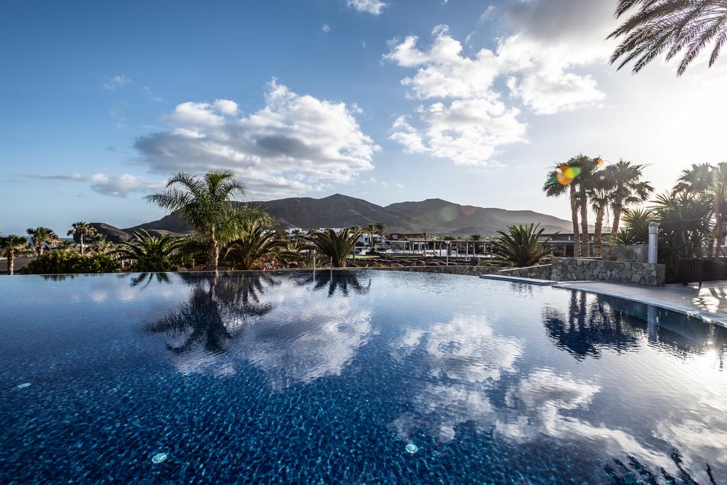 https://golftravelpeople.com/wp-content/uploads/2020/11/Playitas-Resort-Hotel-Fuerteventura-Swimming-Pools-1.jpg
