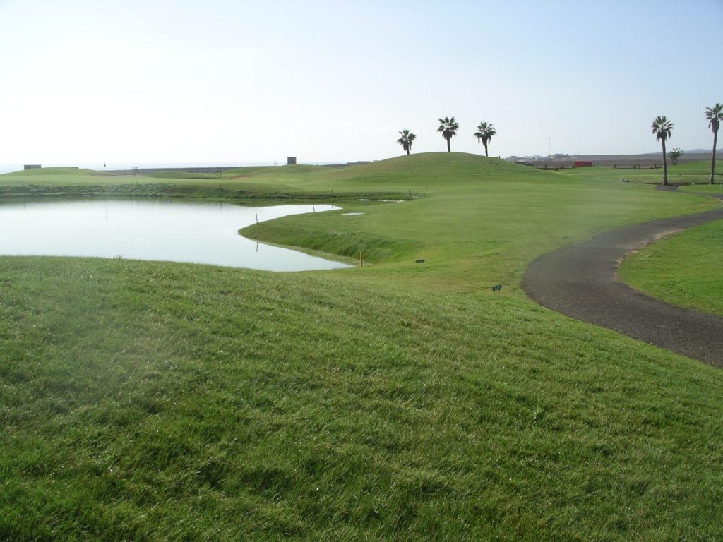 https://golftravelpeople.com/wp-content/uploads/2020/11/Salinas-de-Antigua-Golf-Club-Fuerteventura-18-1024x768.jpg