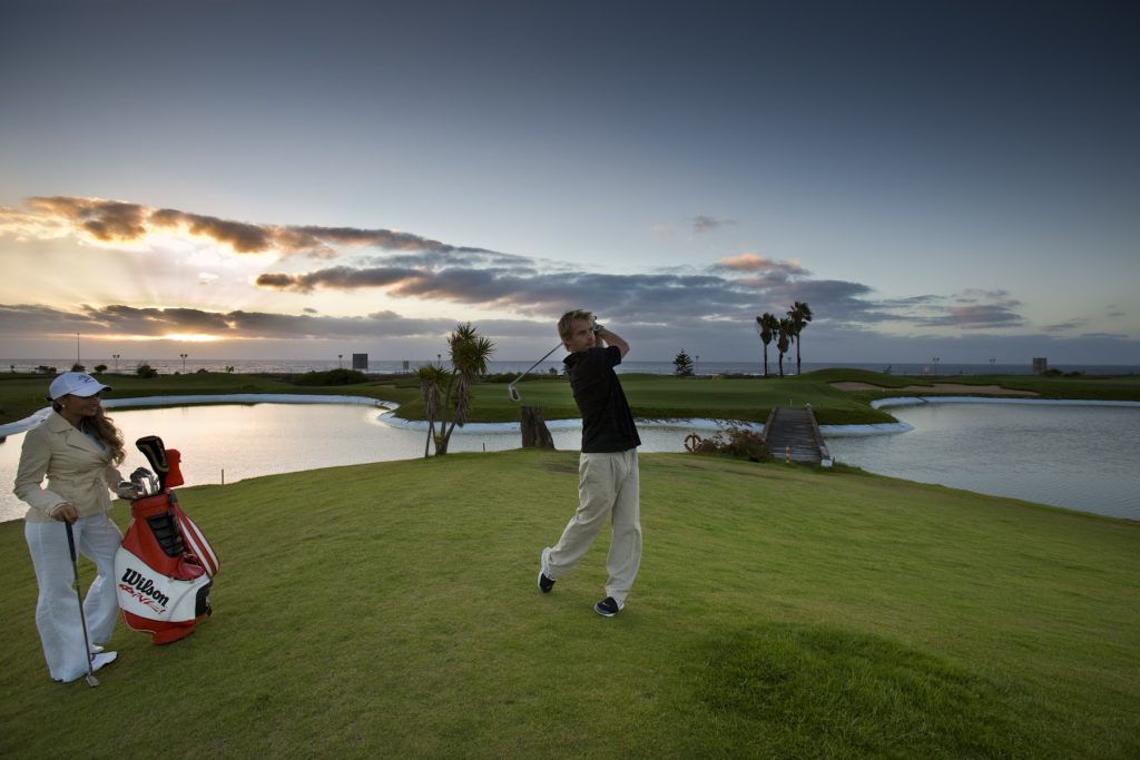 https://golftravelpeople.com/wp-content/uploads/2020/11/Salinas-de-Antigua-Golf-Club-Fuerteventura-2-1024x683.jpg
