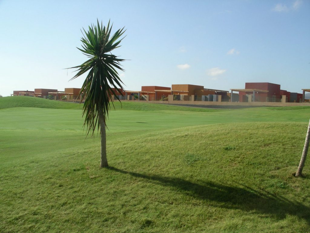 https://golftravelpeople.com/wp-content/uploads/2020/11/Salinas-de-Antigua-Golf-Club-Fuerteventura-21-1024x768.jpg