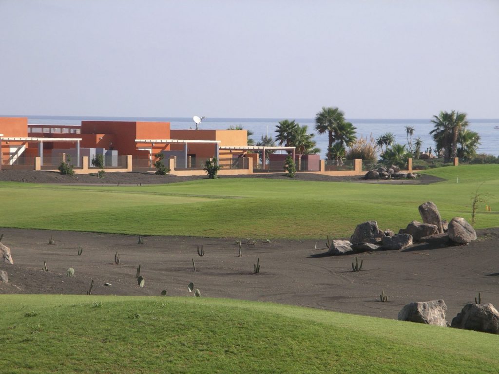 https://golftravelpeople.com/wp-content/uploads/2020/11/Salinas-de-Antigua-Golf-Club-Fuerteventura-22-1024x768.jpg
