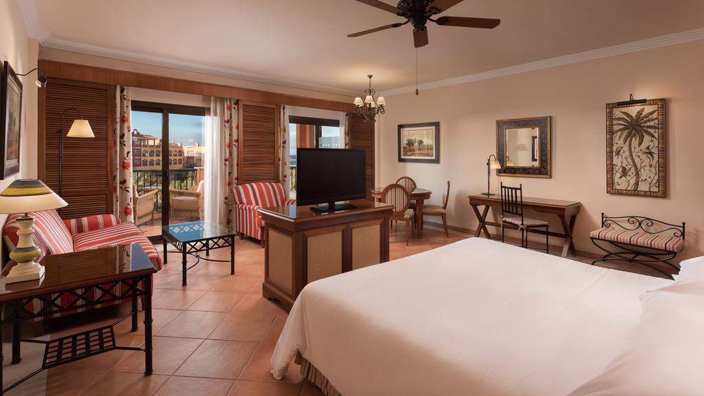https://golftravelpeople.com/wp-content/uploads/2020/11/Sheraton-Fuerteventura-Golf-Spa-Resort-Bedrooms-1.jpg