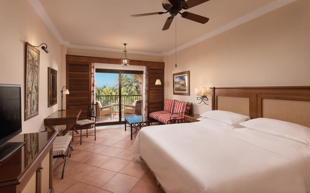 https://golftravelpeople.com/wp-content/uploads/2020/11/Sheraton-Fuerteventura-Golf-Spa-Resort-Bedrooms-10.jpg