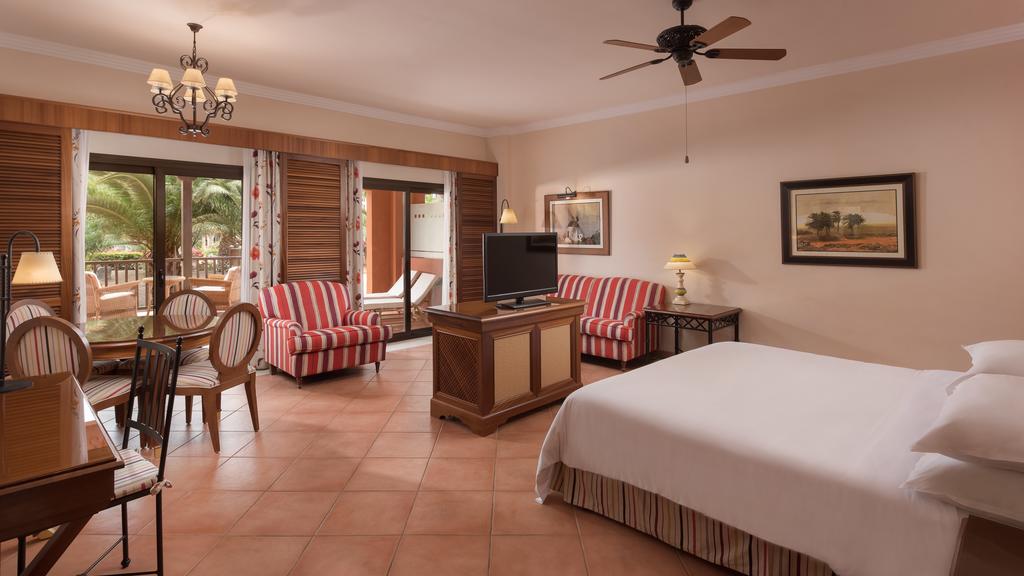 https://golftravelpeople.com/wp-content/uploads/2020/11/Sheraton-Fuerteventura-Golf-Spa-Resort-Bedrooms-11.jpg
