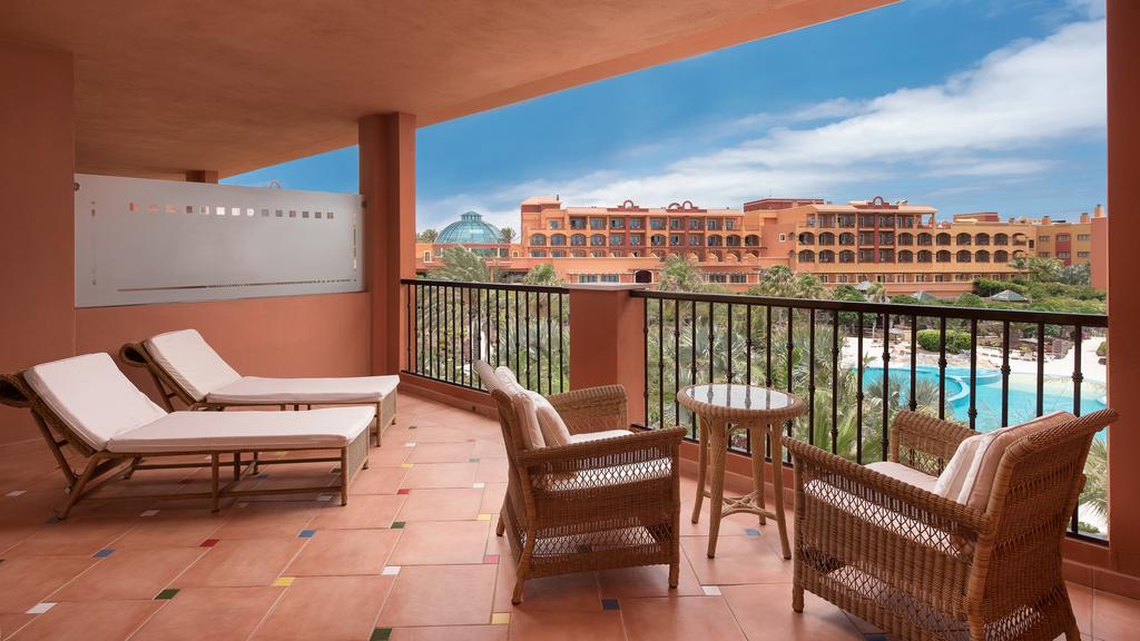 https://golftravelpeople.com/wp-content/uploads/2020/11/Sheraton-Fuerteventura-Golf-Spa-Resort-Bedrooms-13.jpg