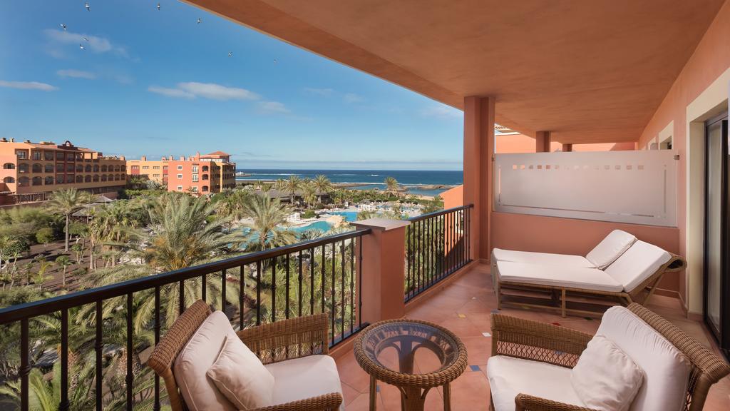 https://golftravelpeople.com/wp-content/uploads/2020/11/Sheraton-Fuerteventura-Golf-Spa-Resort-Bedrooms-15.jpg