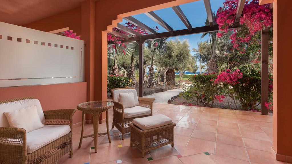 https://golftravelpeople.com/wp-content/uploads/2020/11/Sheraton-Fuerteventura-Golf-Spa-Resort-Bedrooms-16.jpg