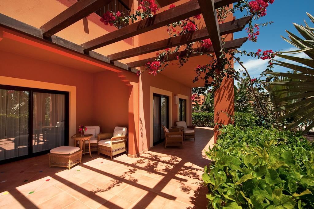 https://golftravelpeople.com/wp-content/uploads/2020/11/Sheraton-Fuerteventura-Golf-Spa-Resort-Bedrooms-4.jpg