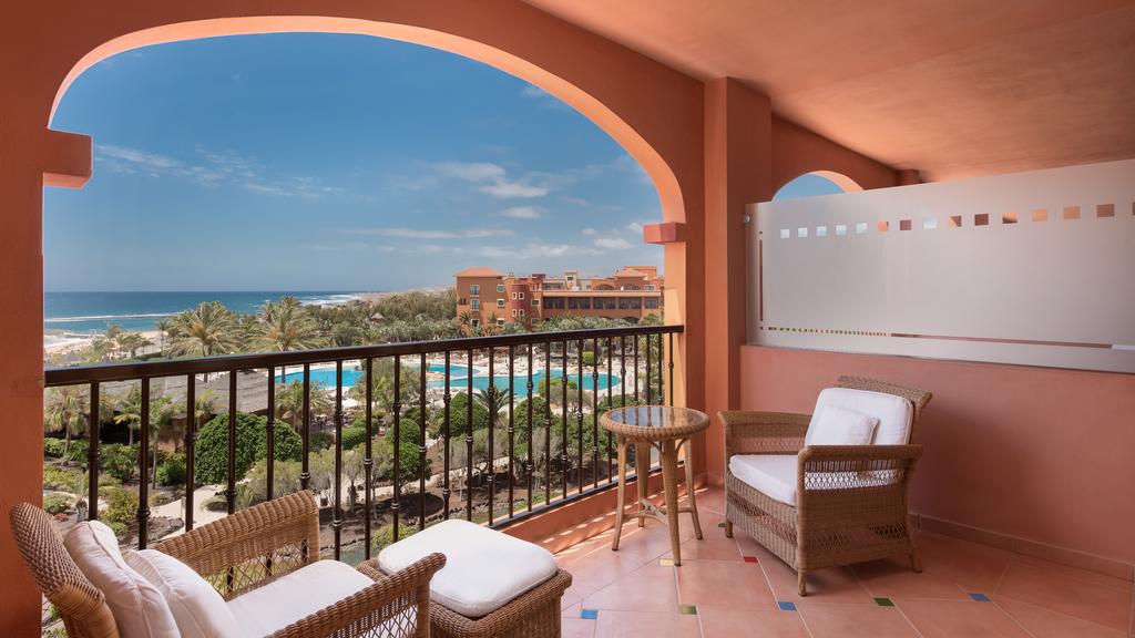 https://golftravelpeople.com/wp-content/uploads/2020/11/Sheraton-Fuerteventura-Golf-Spa-Resort-Bedrooms-5.jpg