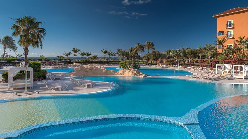 https://golftravelpeople.com/wp-content/uploads/2020/11/Sheraton-Fuerteventura-Golf-Spa-Resort-Swimming-Pools-Leisure-Facilities-10.jpg