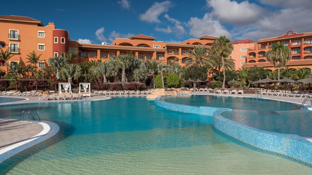 https://golftravelpeople.com/wp-content/uploads/2020/11/Sheraton-Fuerteventura-Golf-Spa-Resort-Swimming-Pools-Leisure-Facilities-11.jpg