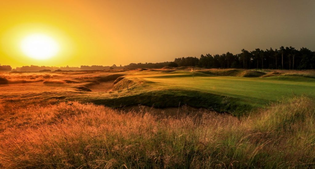 https://golftravelpeople.com/wp-content/uploads/2021/02/Woodhall-Spa-Golf-Club-Hotchkin-Course-Copy-1024x550.jpg