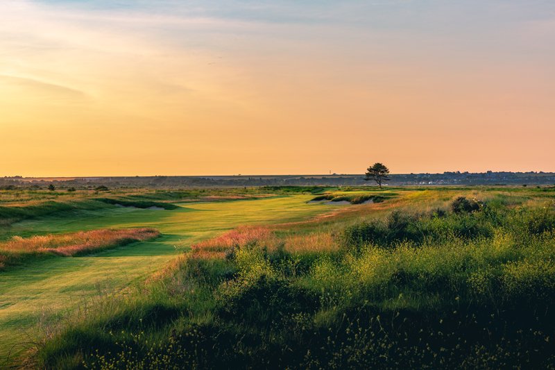 https://golftravelpeople.com/wp-content/uploads/2021/02/lodge-at-princes-golf-course-green-2-Copy.jpg