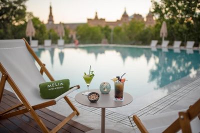 https://golftravelpeople.com/wp-content/uploads/2021/07/Hotel-Melia-Seville-Seville-2-400x267.jpg