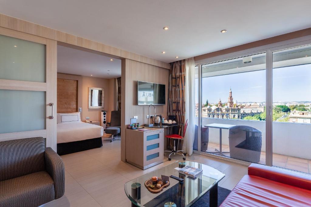 https://golftravelpeople.com/wp-content/uploads/2021/07/Hotel-Melia-Seville-Seville-Bedrooms-13.jpg
