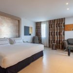 https://golftravelpeople.com/wp-content/uploads/2021/07/Hotel-Melia-Seville-Seville-Bedrooms-23-150x150.jpg