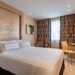 https://golftravelpeople.com/wp-content/uploads/2021/07/Hotel-Melia-Seville-Seville-Bedrooms-8-150x150.jpg