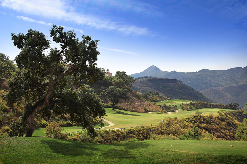 https://golftravelpeople.com/wp-content/uploads/2022/12/La-Zagaleta-Golf-Club-New-Course-Malaga-Spain-1.jpg