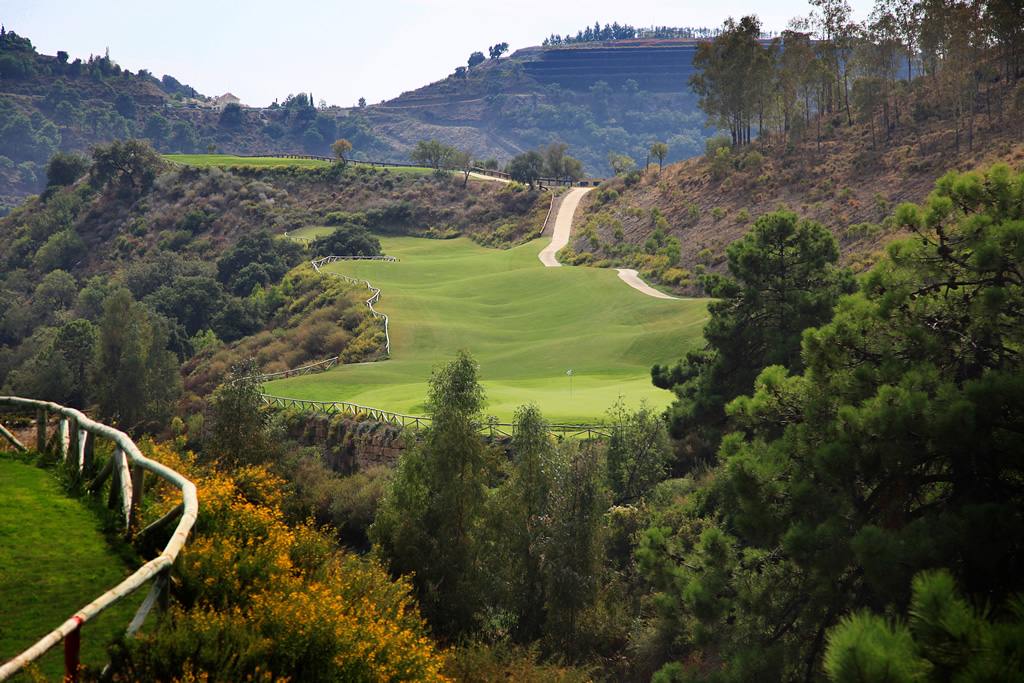 https://golftravelpeople.com/wp-content/uploads/2022/12/La-Zagaleta-Golf-Club-New-Course-Malaga-Spain-3.jpg