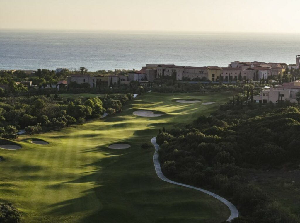 https://golftravelpeople.com/wp-content/uploads/2023/02/Costa-Navarino-Golf-The-Dunes-Course-18-1024x761.jpg