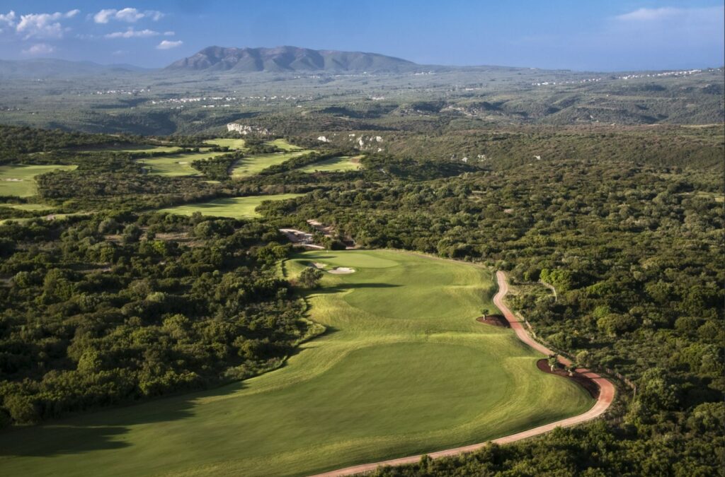 https://golftravelpeople.com/wp-content/uploads/2023/02/The-Hills-Course-at-Costa-Navarino-Greece-2-1024x675.jpg