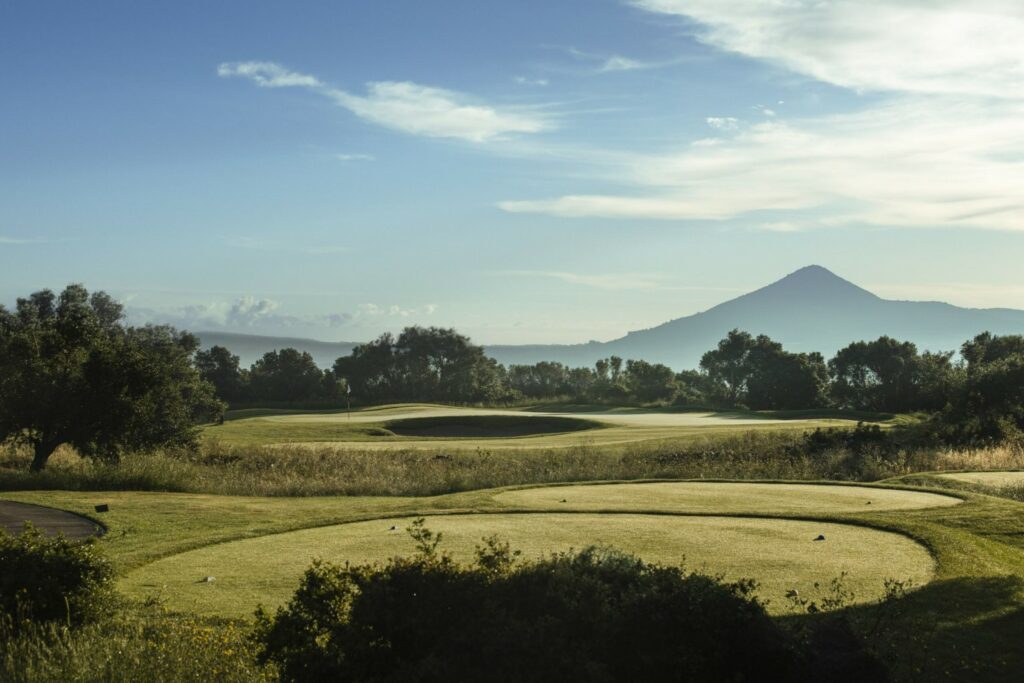 https://golftravelpeople.com/wp-content/uploads/2023/02/The-Hills-Course-at-Costa-Navarino-Greece-8-1024x683.jpg