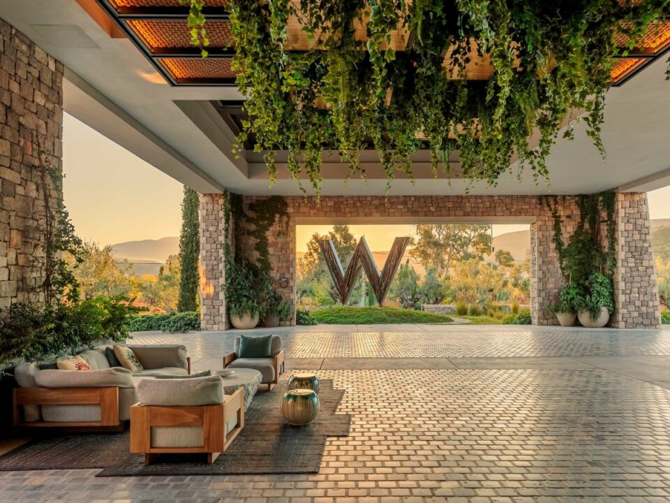 W Costa Navarino 5*