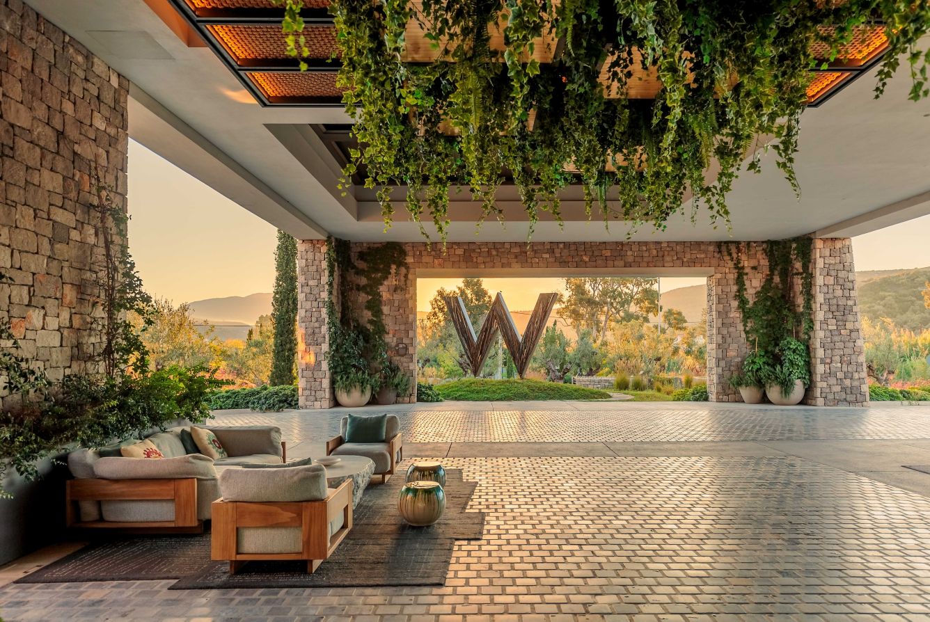W Costa Navarino 5*