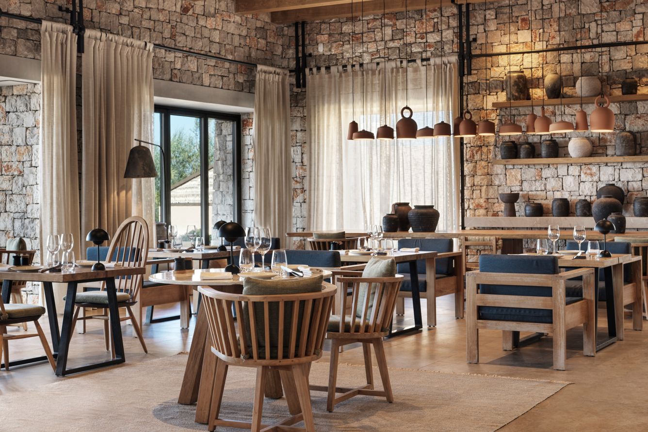 W Costa Navarino 5*