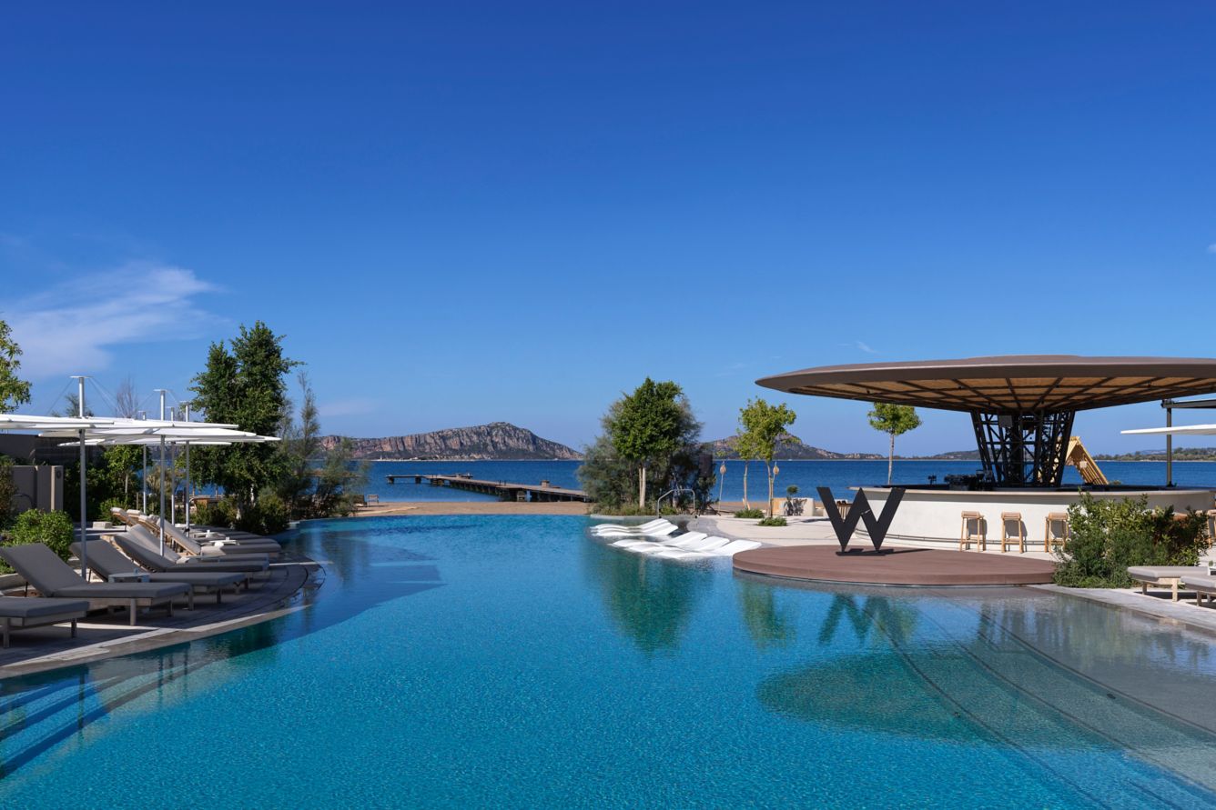 W Costa Navarino 5*