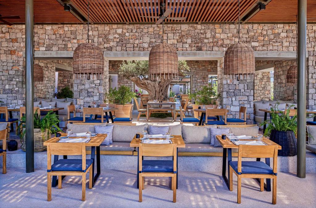 https://golftravelpeople.com/wp-content/uploads/2023/02/W-Costa-Navarino-Greece-Bars-and-Restaurants-14.jpg