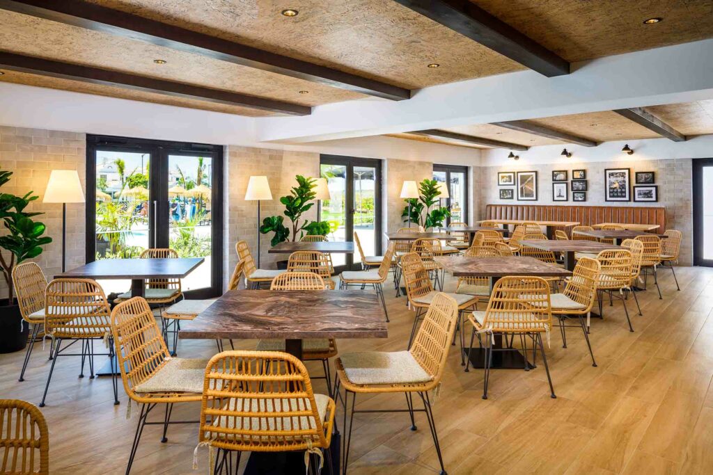https://golftravelpeople.com/wp-content/uploads/2023/07/AP-Cabanas-Beach-and-Nature-Tavira-Bars-and-Restaurants-1024x683.jpg